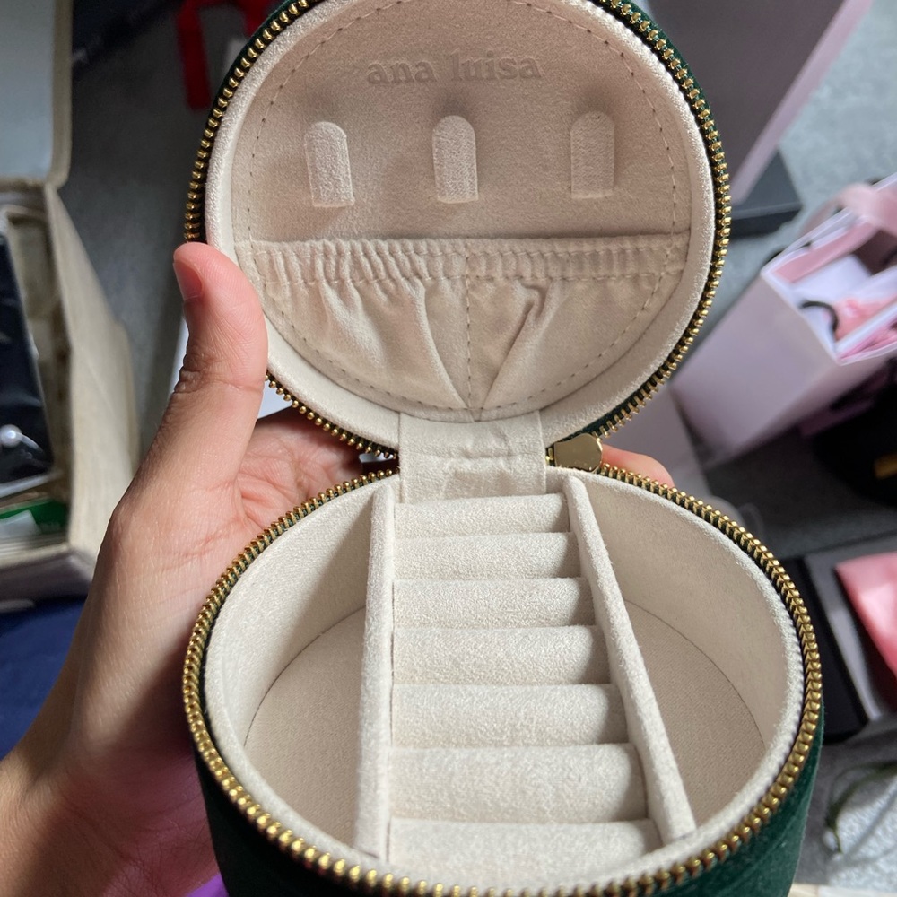 Jewelry box